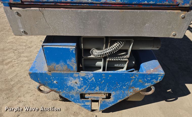 image for item EK5021 1994 MEC 2033 scissor lift