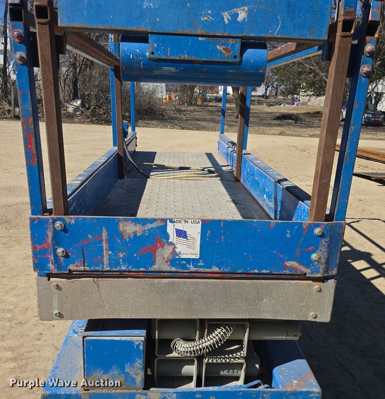 image for item EK5021 1994 MEC 2033 scissor lift