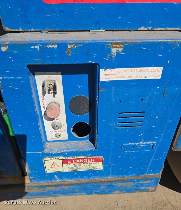 image for item EK5021 1994 MEC 2033 scissor lift