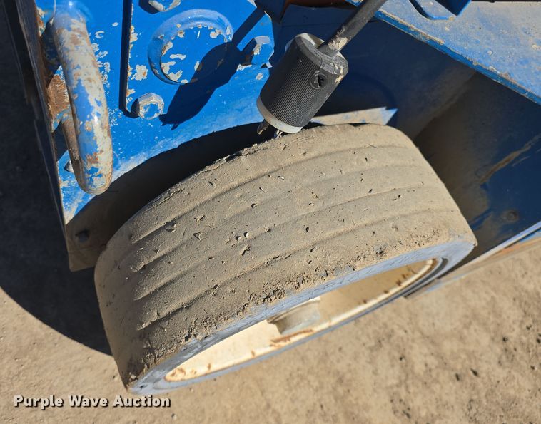 image for item EK5021 1994 MEC 2033 scissor lift