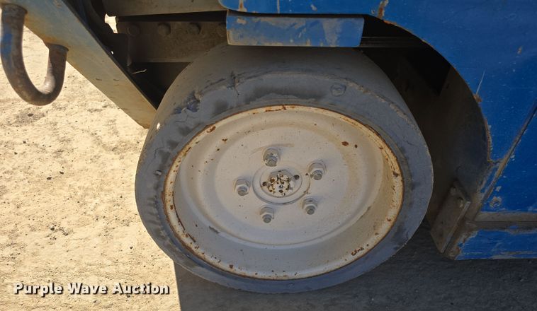 image for item EK5021 1994 MEC 2033 scissor lift