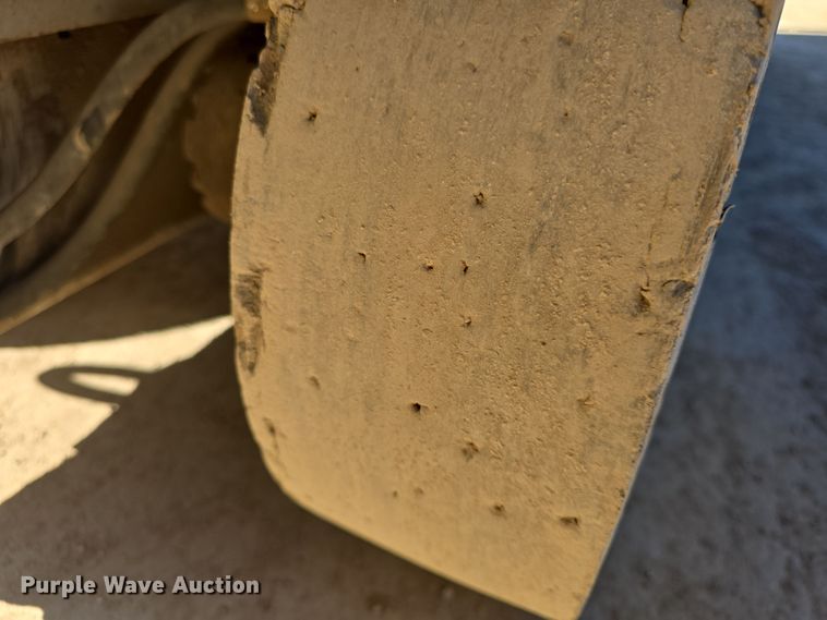 image for item EK5021 1994 MEC 2033 scissor lift