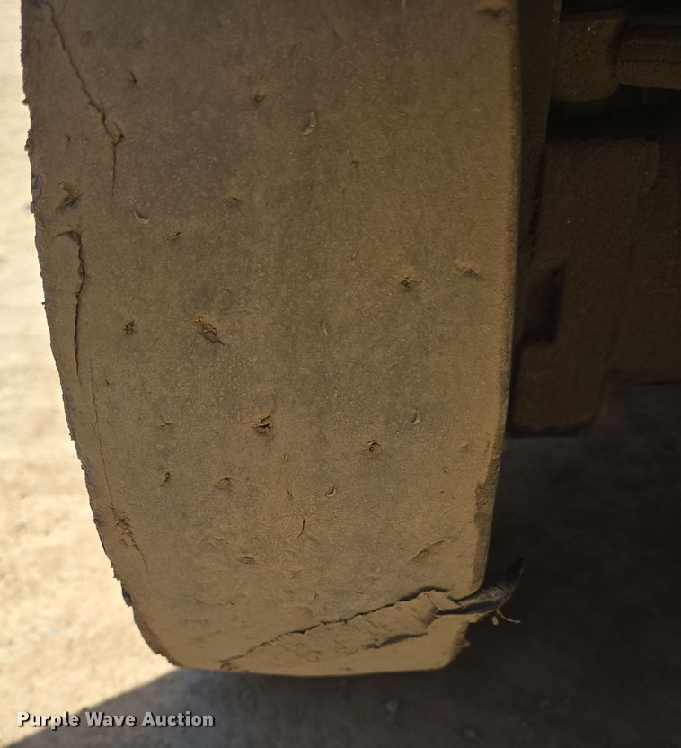 image for item EK5021 1994 MEC 2033 scissor lift