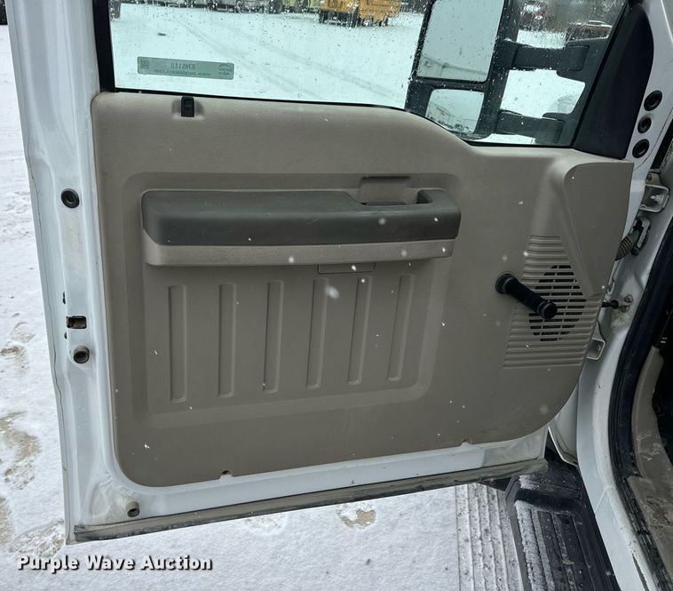 image for item EN5118 2010 Ford F450 Super Duty XL truck cab and chassis