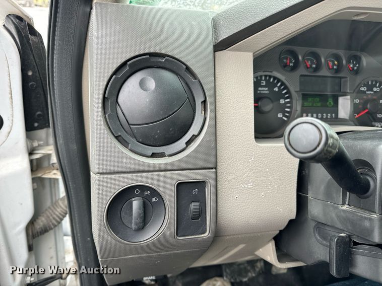 image for item EN5118 2010 Ford F450 Super Duty XL truck cab and chassis