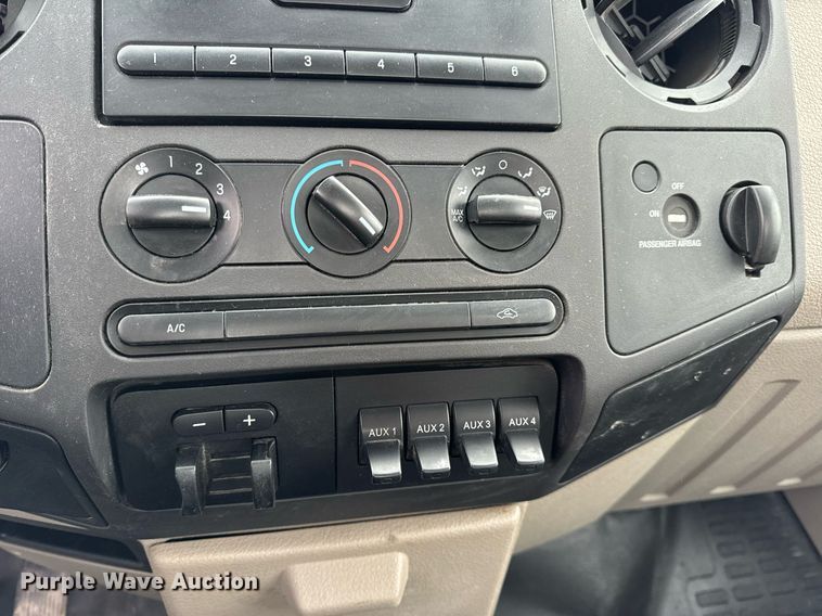 image for item EN5118 2010 Ford F450 Super Duty XL truck cab and chassis