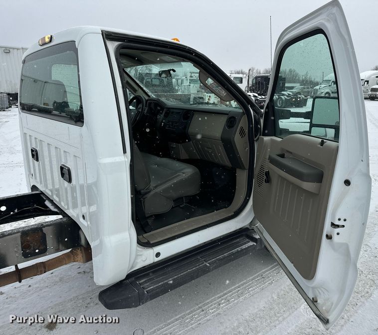 image for item EN5118 2010 Ford F450 Super Duty XL truck cab and chassis