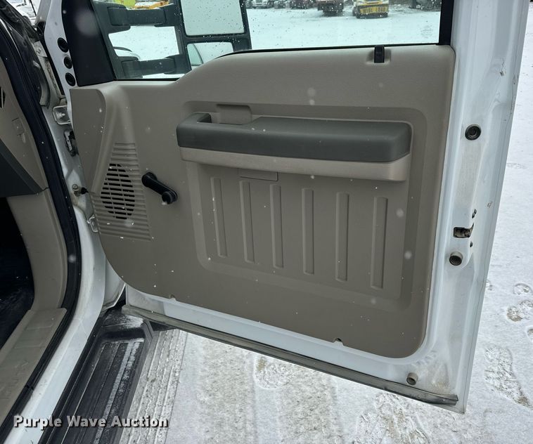 image for item EN5118 2010 Ford F450 Super Duty XL truck cab and chassis