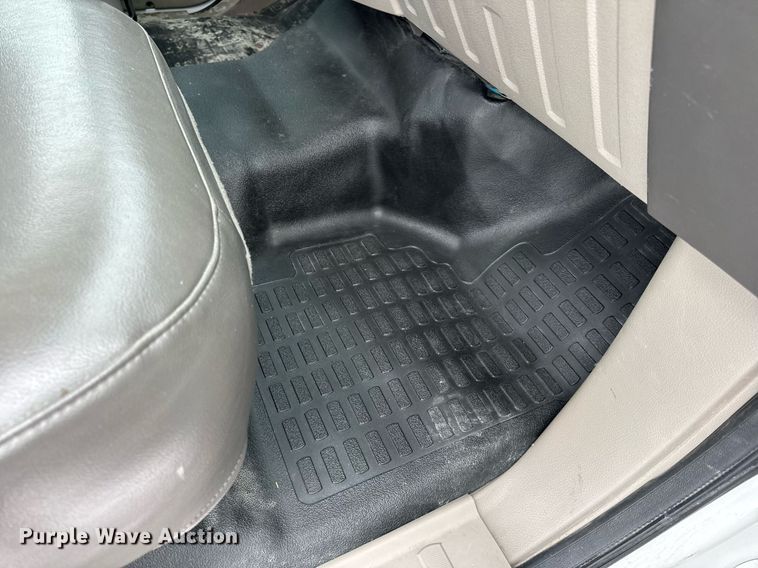 image for item EN5118 2010 Ford F450 Super Duty XL truck cab and chassis