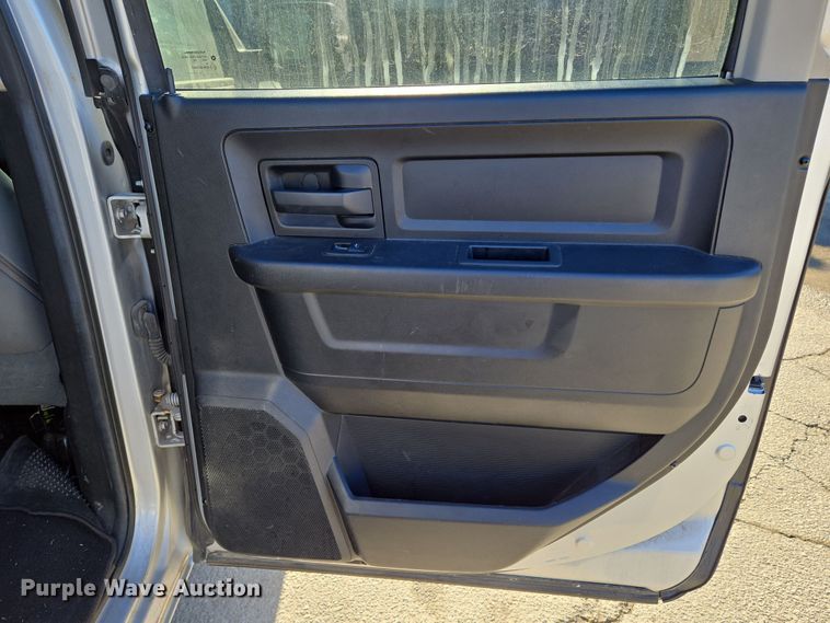 image for item EN8678 2014 Dodge Ram 1500 Crew Cab pickup truck