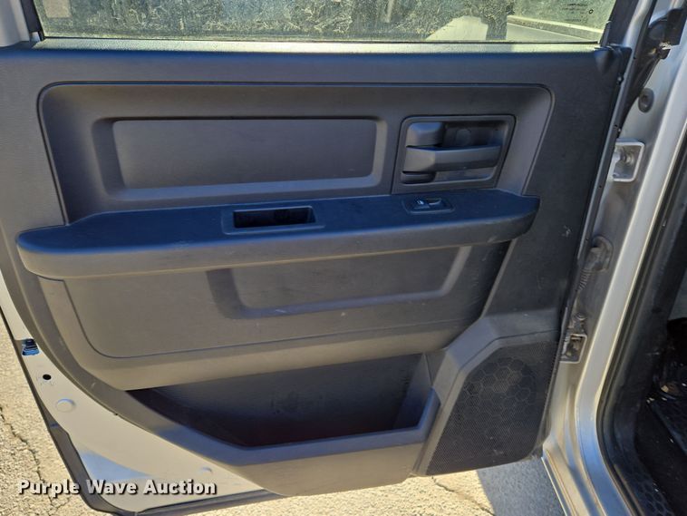 image for item EN8678 2014 Dodge Ram 1500 Crew Cab pickup truck