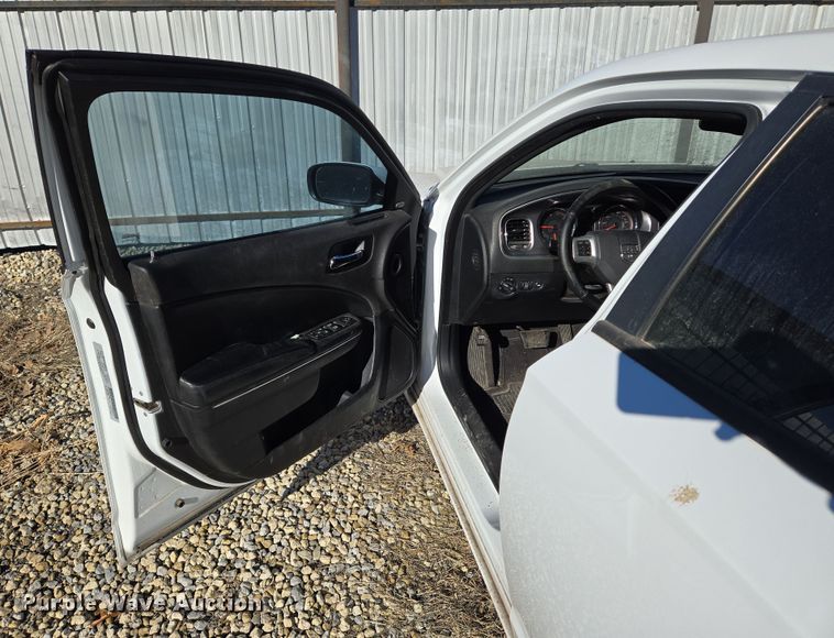 image for item EN8679 2014 Dodge Charger SXT 