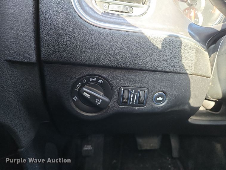 image for item EN8679 2014 Dodge Charger SXT 