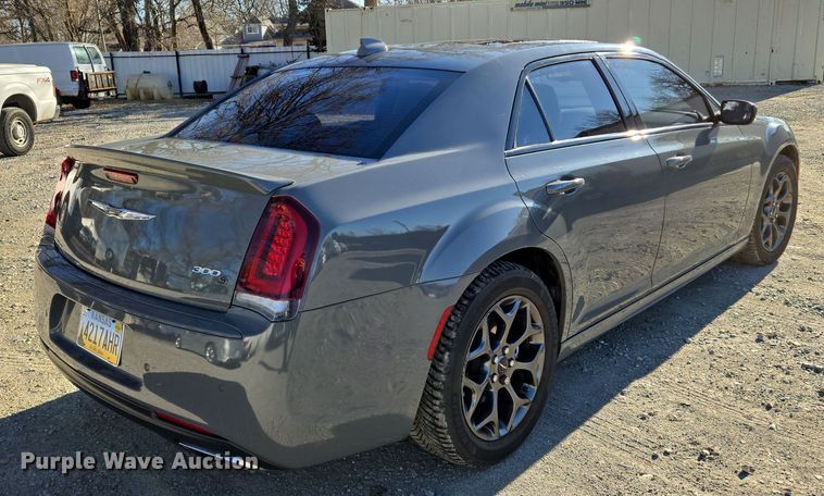 image for item EN8680 2018 Chrysler 300 S 