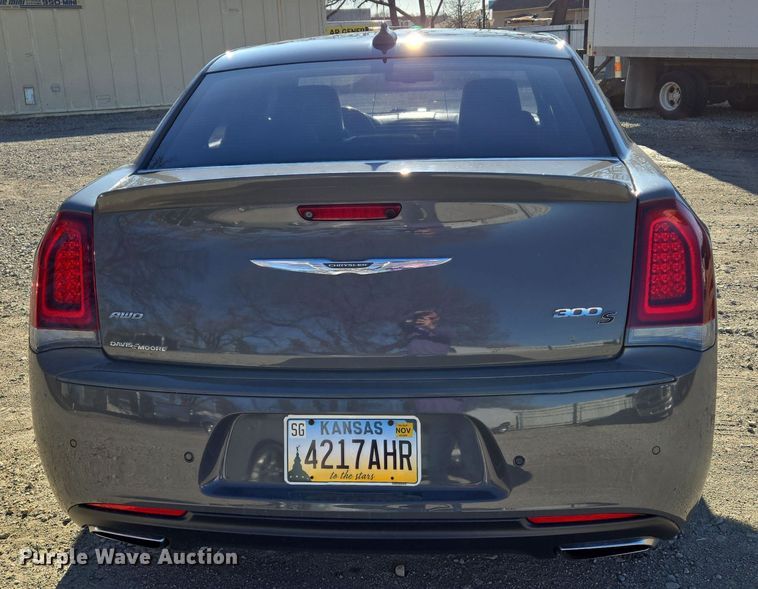 image for item EN8680 2018 Chrysler 300 S 