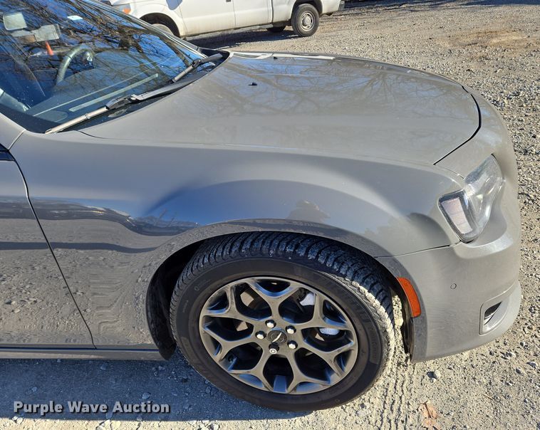 image for item EN8680 2018 Chrysler 300 S 