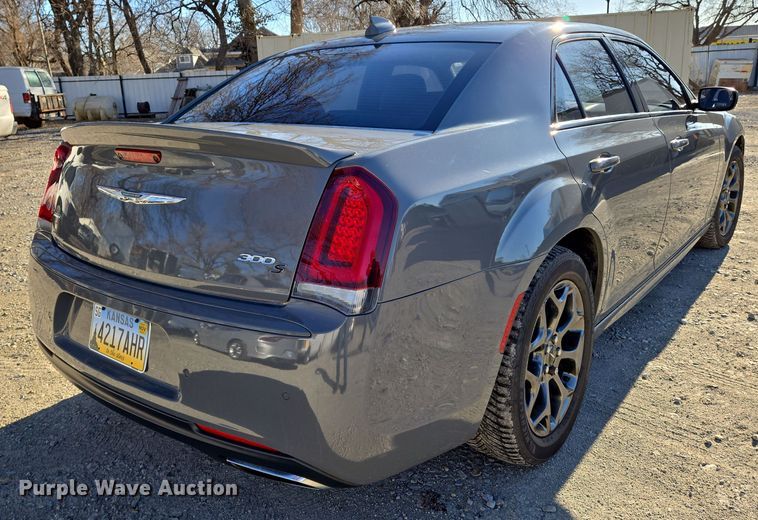image for item EN8680 2018 Chrysler 300 S 
