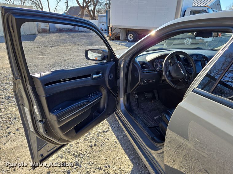 image for item EN8680 2018 Chrysler 300 S 