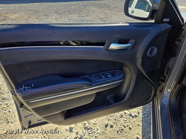 image for item EN8680 2018 Chrysler 300 S 