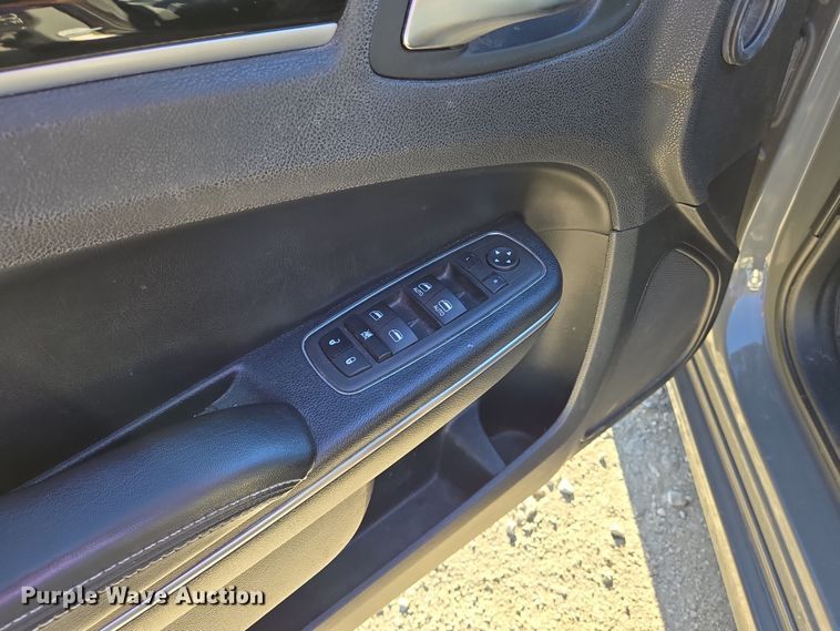 image for item EN8680 2018 Chrysler 300 S 