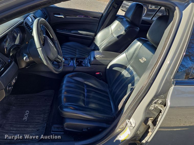 image for item EN8680 2018 Chrysler 300 S 