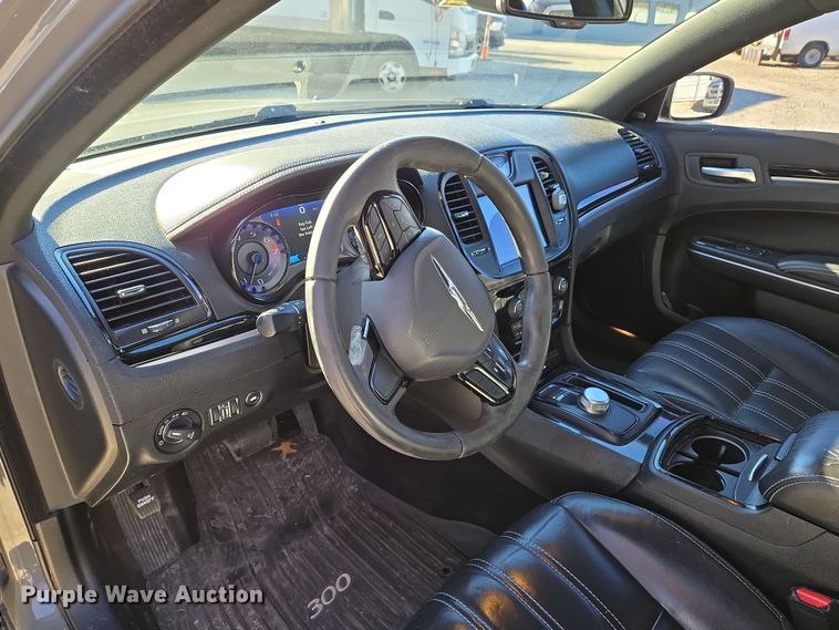 image for item EN8680 2018 Chrysler 300 S 