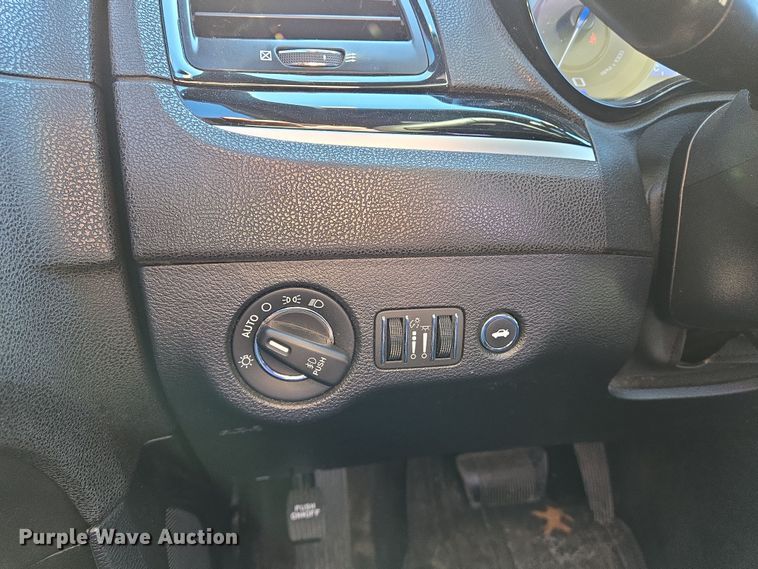 image for item EN8680 2018 Chrysler 300 S 