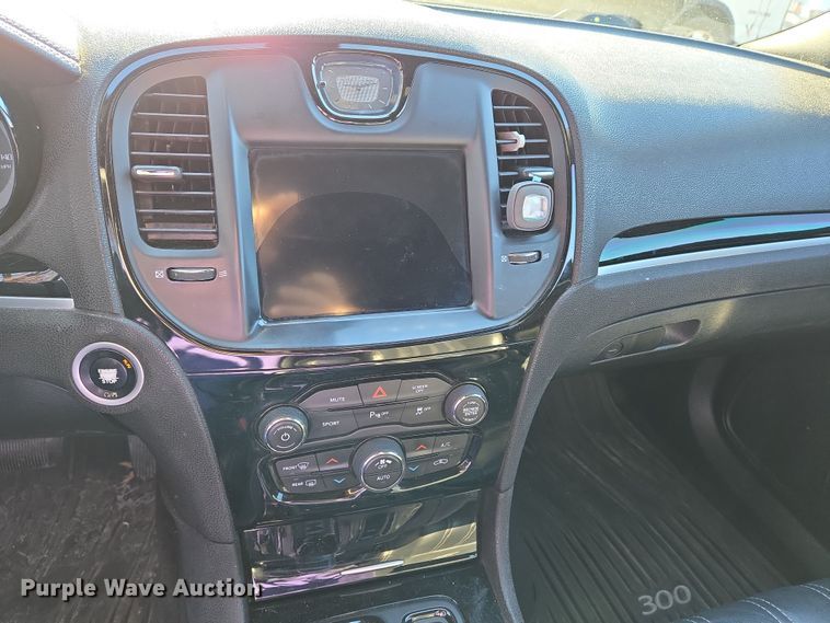 image for item EN8680 2018 Chrysler 300 S 