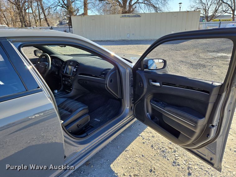 image for item EN8680 2018 Chrysler 300 S 