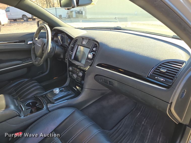 image for item EN8680 2018 Chrysler 300 S 