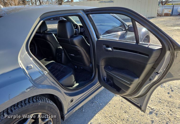 image for item EN8680 2018 Chrysler 300 S 