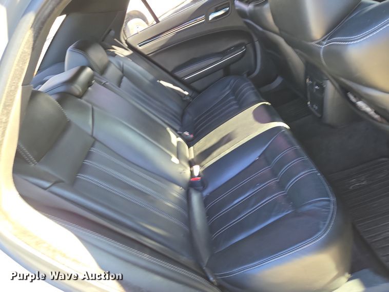 image for item EN8680 2018 Chrysler 300 S 