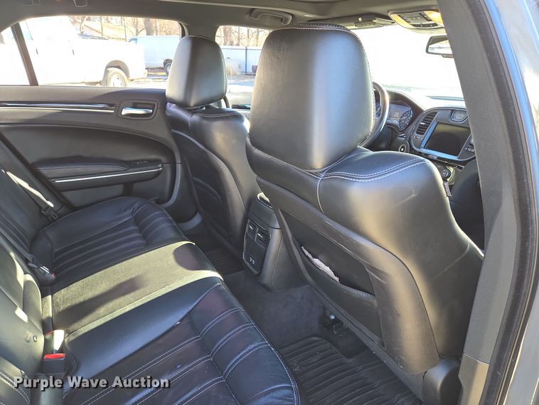 image for item EN8680 2018 Chrysler 300 S 