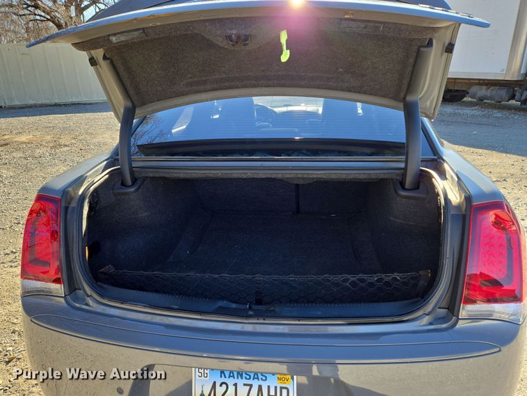 image for item EN8680 2018 Chrysler 300 S 