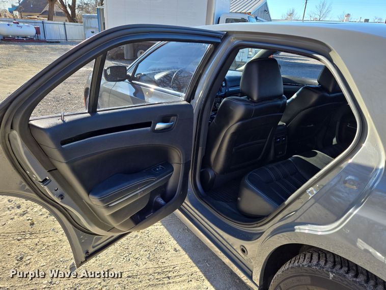 image for item EN8680 2018 Chrysler 300 S 