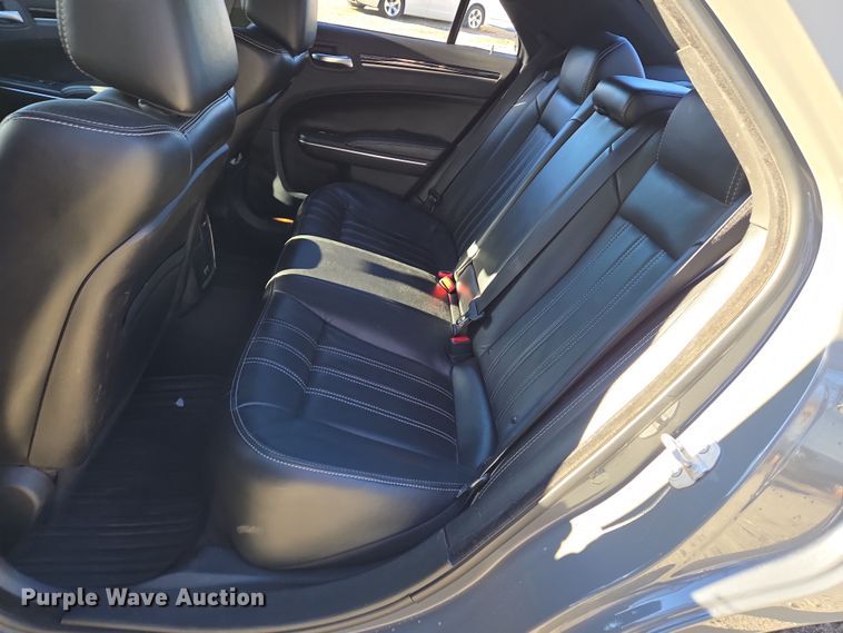 image for item EN8680 2018 Chrysler 300 S 