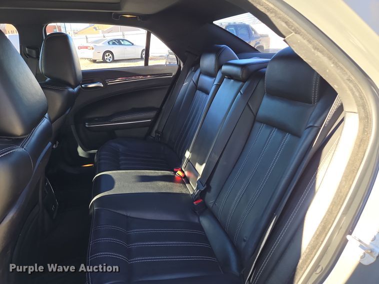 image for item EN8680 2018 Chrysler 300 S 