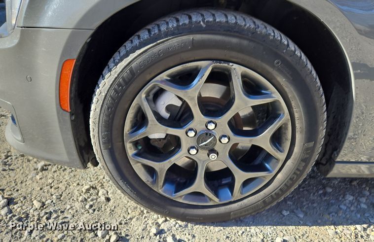 image for item EN8680 2018 Chrysler 300 S 