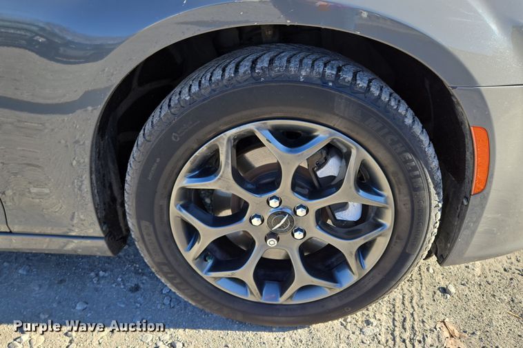 image for item EN8680 2018 Chrysler 300 S 