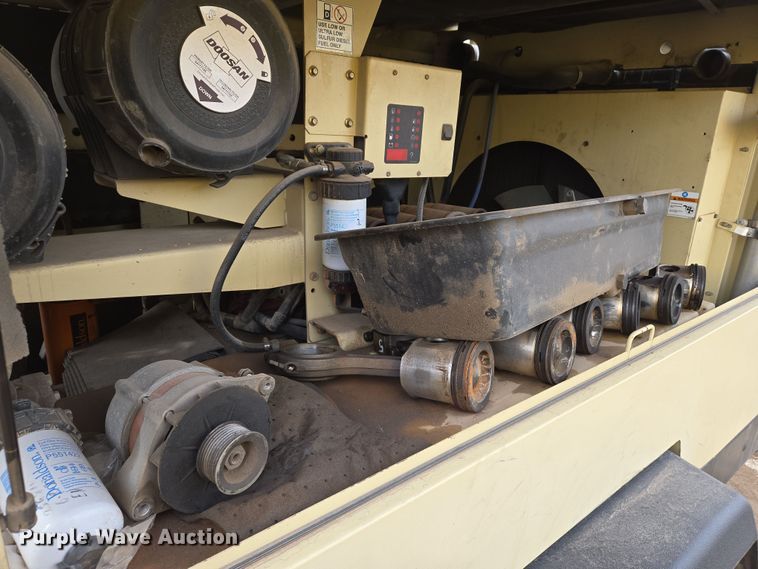 image for item EO0612 2013 Doosan VHP400WJD-FX-T3 air compressor