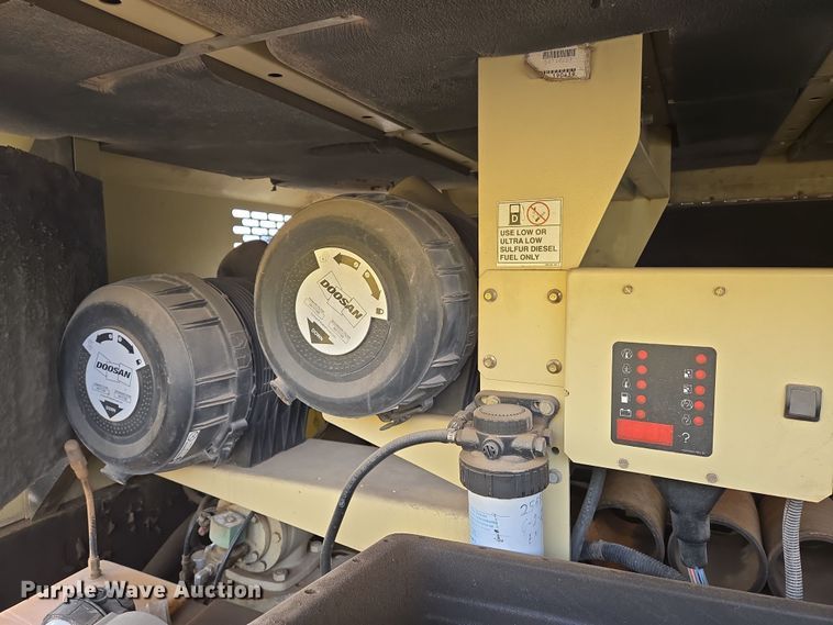 image for item EO0612 2013 Doosan VHP400WJD-FX-T3 air compressor