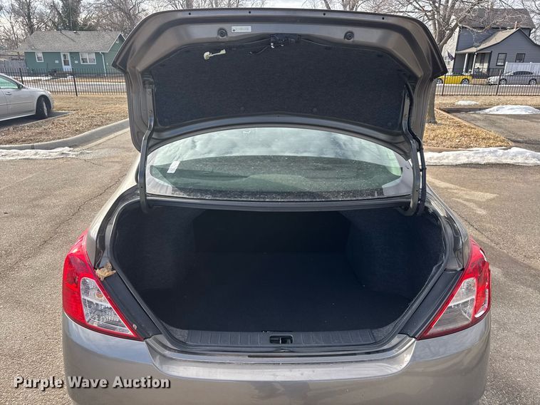 image for item EQ1072 2016 Nissan Versa 