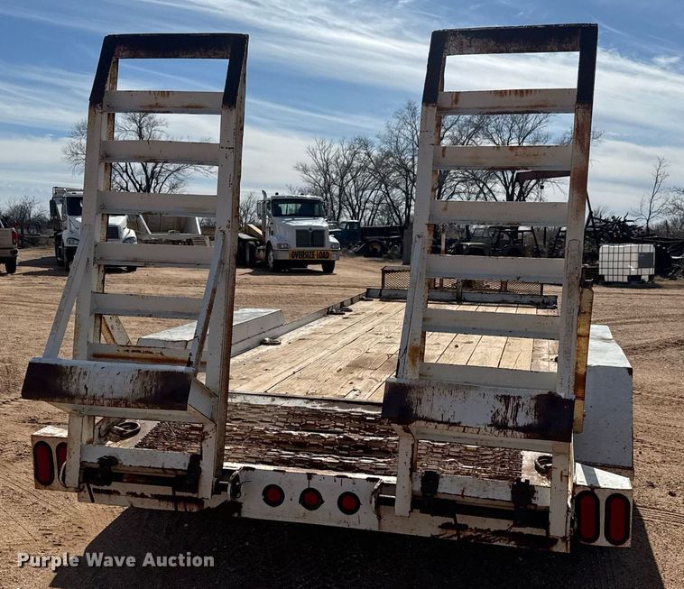 image for item EQ1115 1997 Towmaster T-18 equipment trailer