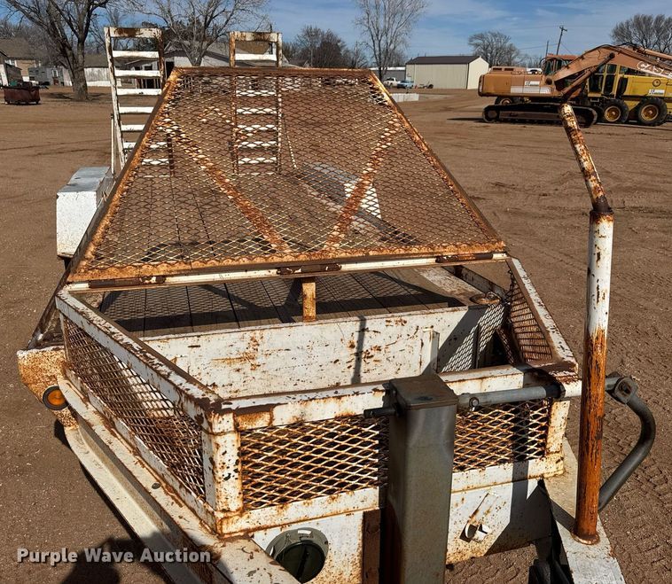 image for item EQ1115 1997 Towmaster T-18 equipment trailer