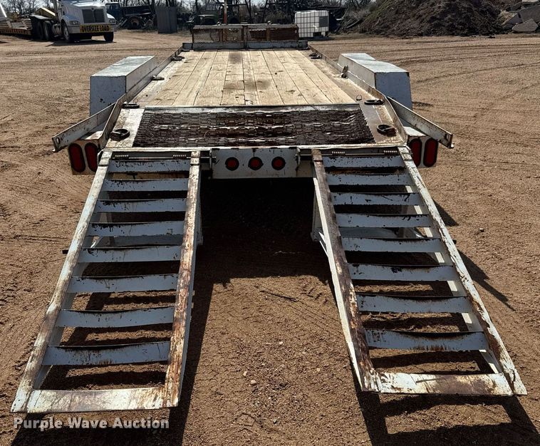 image for item EQ1115 1997 Towmaster T-18 equipment trailer