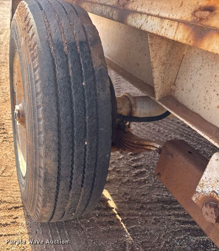 image for item EQ1115 1997 Towmaster T-18 equipment trailer