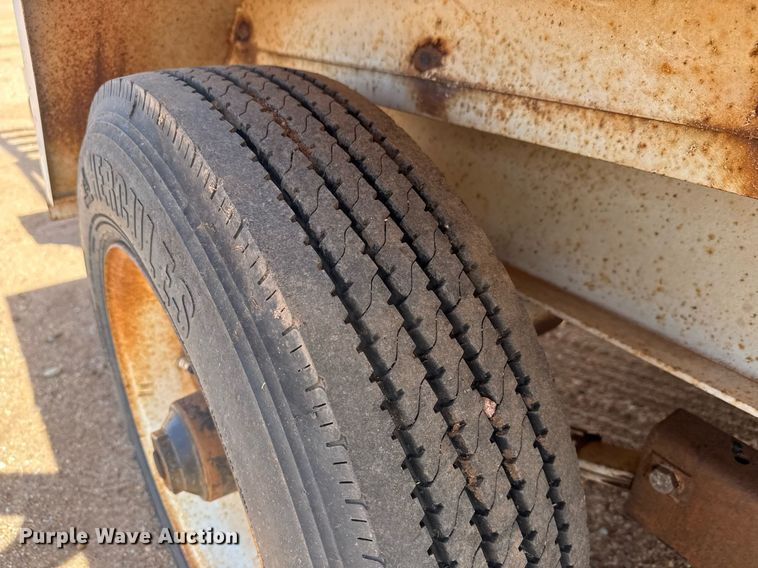 image for item EQ1115 1997 Towmaster T-18 equipment trailer