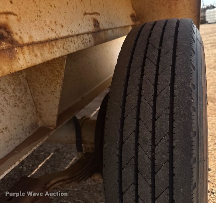 image for item EQ1115 1997 Towmaster T-18 equipment trailer