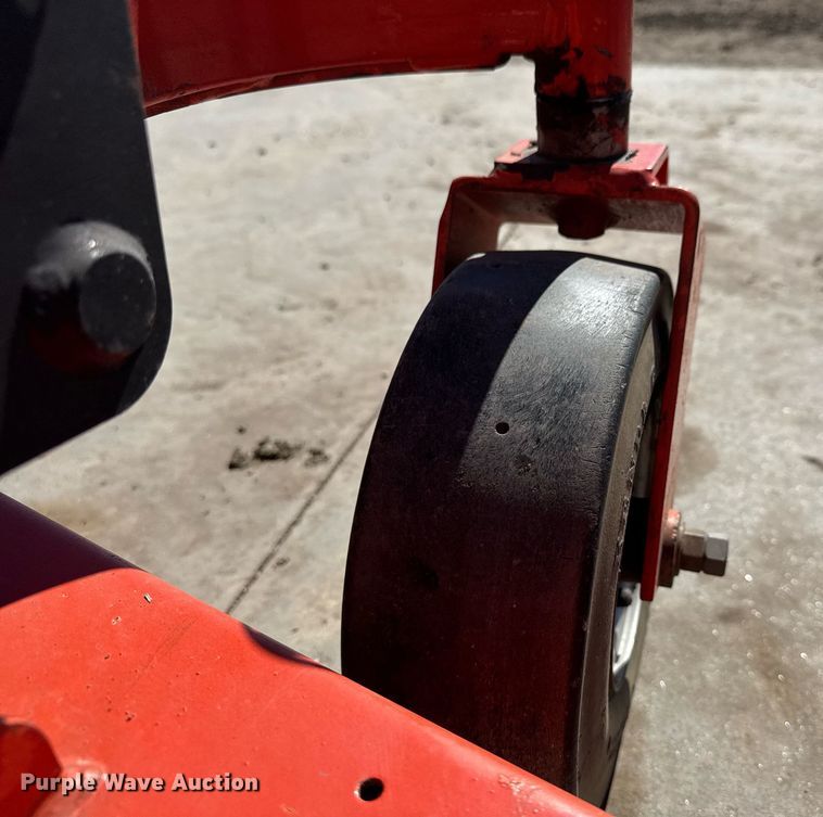 image for item EQ1128 2005 Husqvana WHF5219 ZTR lawn mower