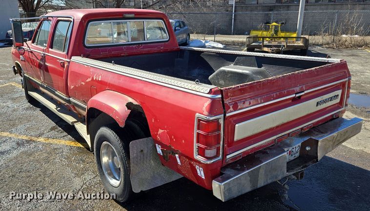 image for item EQ3994 1984 Dodge Ram 350 Royal SE Crew Cab pickup truck